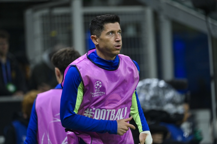 开云体育官网-世体：新月和胜利曾超1亿欧年薪报价莱万被拒，他希望留在巴萨