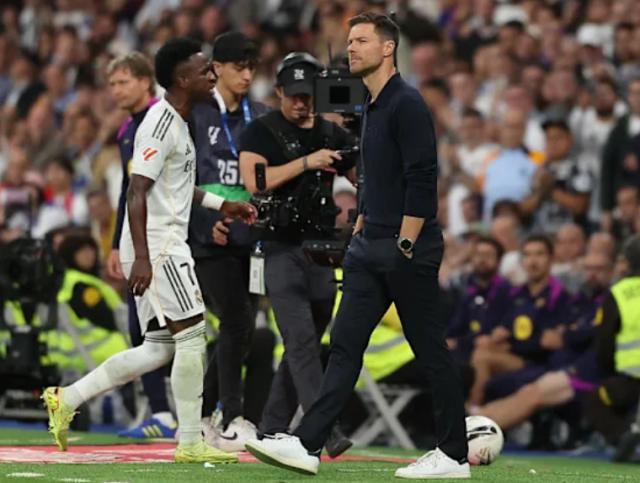 1761667884056086656.png vinicius xabi alonso.png