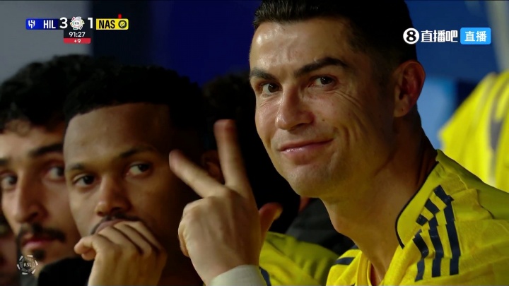 开云体育官网-C罗做手势暗示被"偷窃"，拜因体育：C罗可能面临2至4场禁赛+罚款