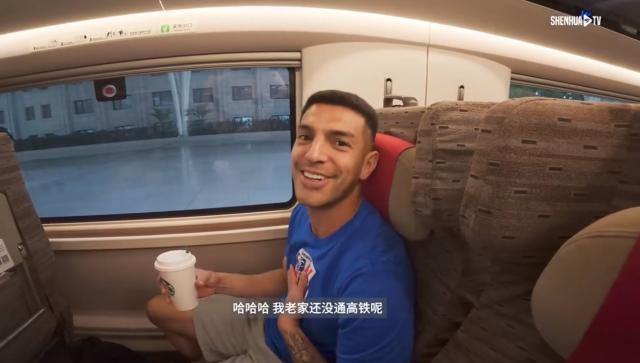 开云体育下载-申花外援对高铁赞不绝口 路易斯：我老家还没有呢