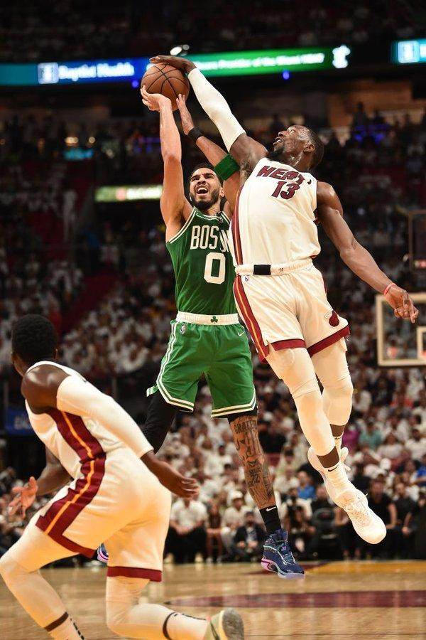 开云体育下载-塔图姆上下半场判若两人 心态失衡导致绿军被翻盘