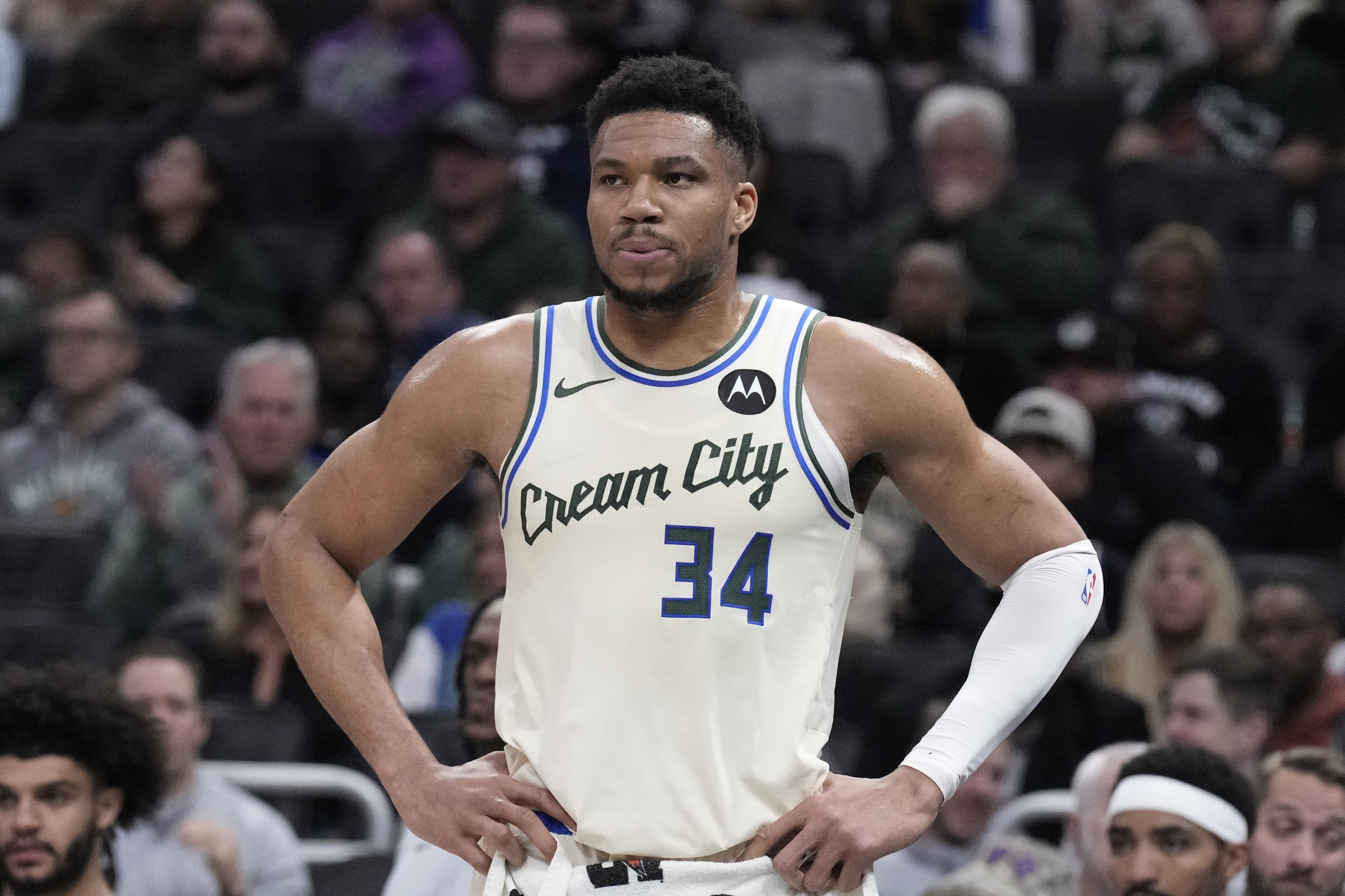 开云体育下载-铁林：雄鹿还让字母哥复出这太疯狂了 在我看来这没什么意义