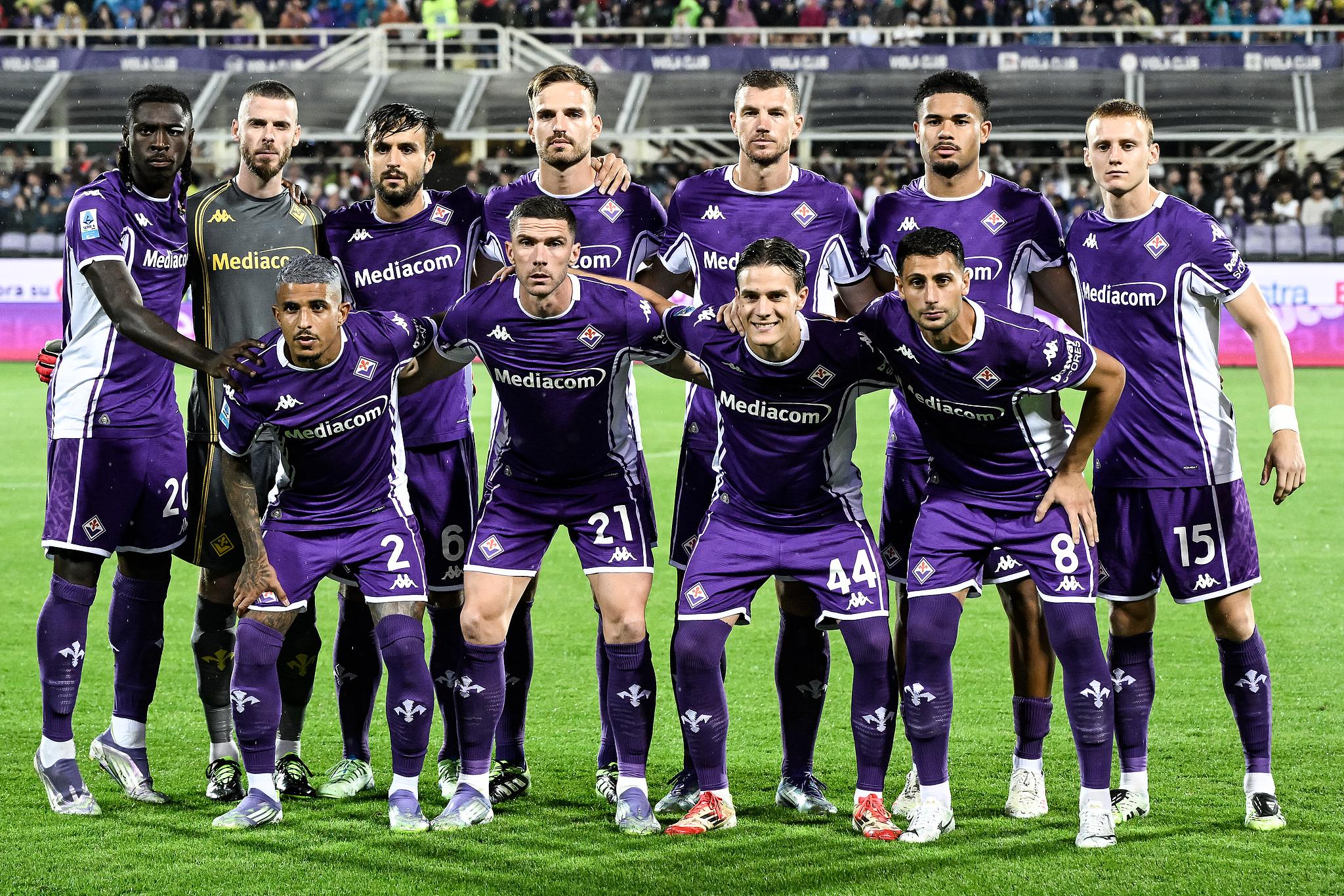 开云体育官网-紫百合公园停摆：众人齐聚缅怀罗科·科米索