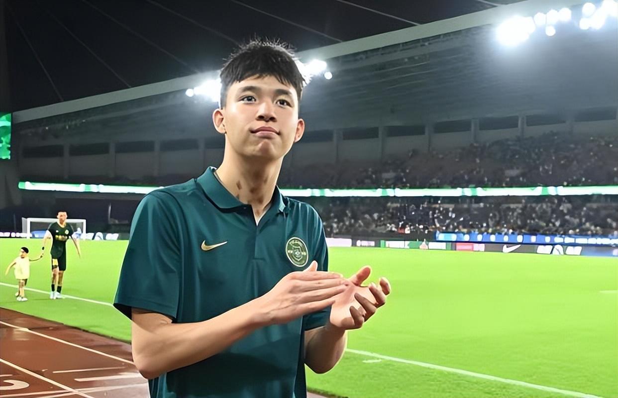 开云体育官网-邵佳一离开国足后现身皇马！直接手持球队十号战袍亮相，赢得点赞