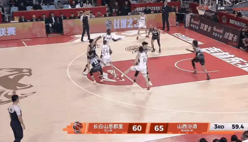 开云体育下载-姜伟泽后场抢断后极速前插，空位果断出手命中3分